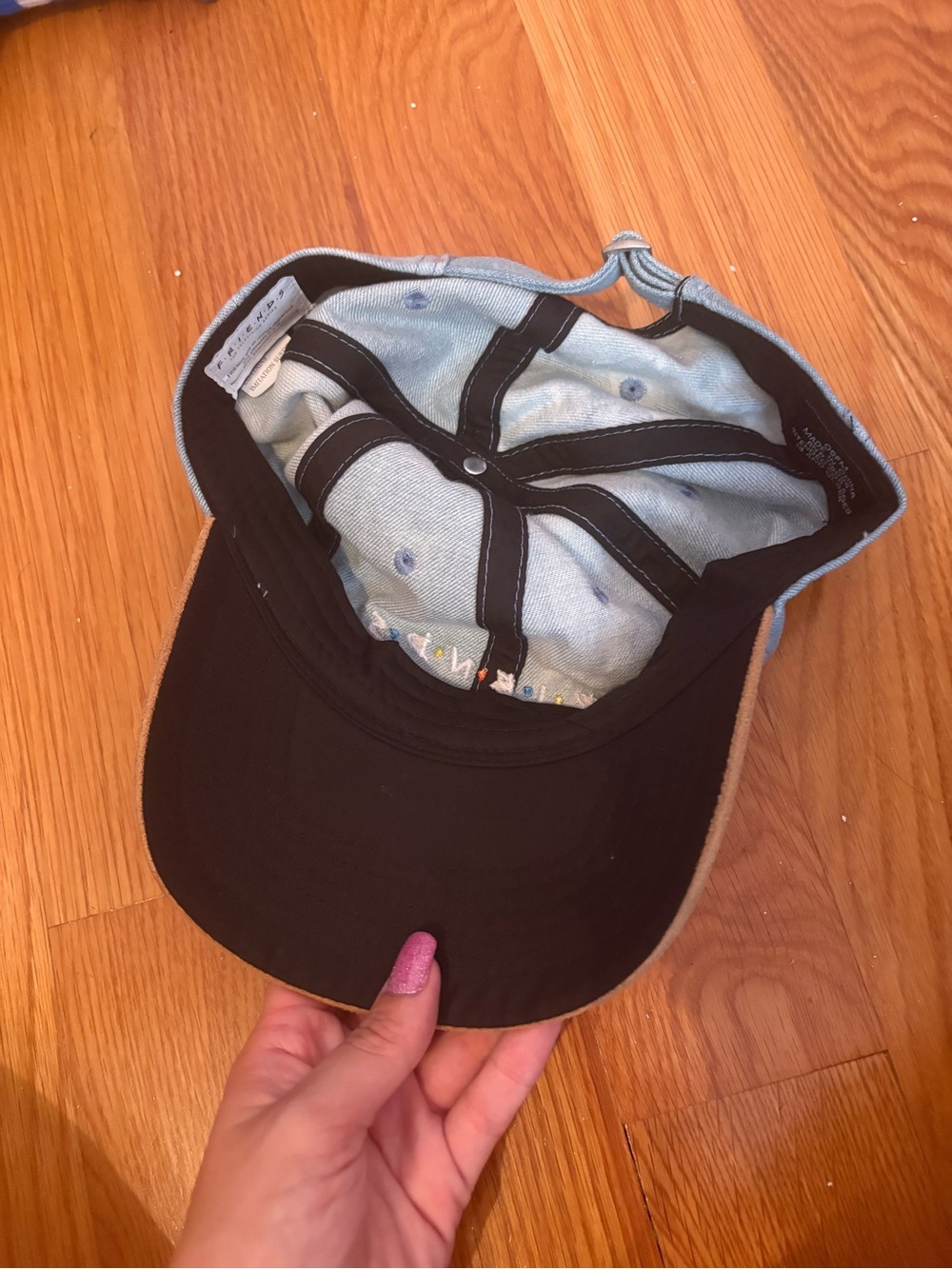 Friend’s hat - Picture 3 of 4